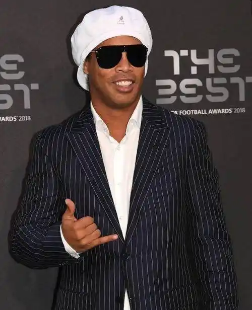 表现得更为 表现得更为